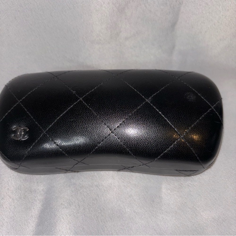 Vintage CHANEL Black Quilted Hard Case Clamshell CC logo Sunglass Case - Picture 5 of 10
